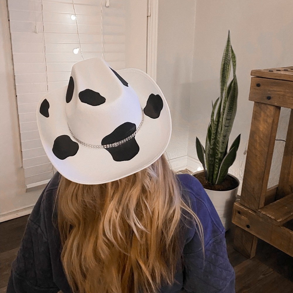 Cowprint cowboy hat